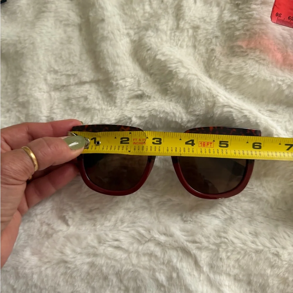 Leopard Tortoise/Red / Bifocal / 2.50 Women's Sunglasses with Vera Bradley case